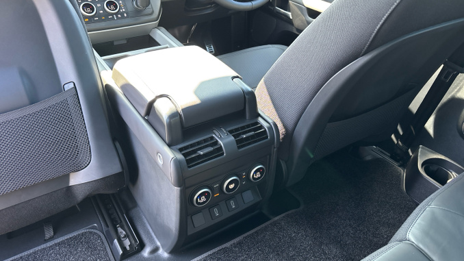 Land Rover Defender 5.0 P525 V8 90 Edition 3dr Auto Petrol Estate - Image 18
